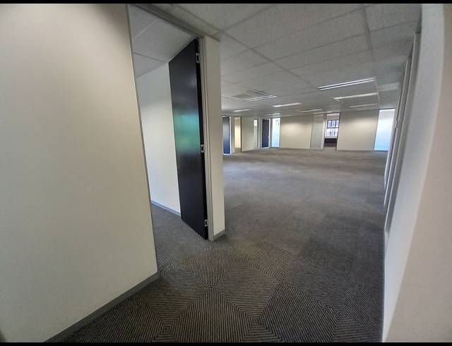 631M² OFFICE TO LET IN BRYANSTON